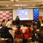 Expertos analizan el impacto de la IA en la comunicación, la política y la empresa