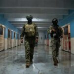Ecuador planea contratar a policías y militares retirados para seguridad de las cárceles