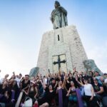 En el Cerro del Carmen: jornada de yoga que conecta a Guayaquil con el bienestar
