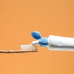 Alerta en Ecuador por posible reacción adversa a la crema dental que contiene fluoruro de estaño
