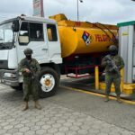 Ejército Ecuatoriano decomisa tanquero con combustible en operación militar en Los Ríos.