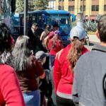 Transportistas públicos de Pichincha suspenden la paralización del lunes por el retiro del subsidio al diésel y sí habrá clases