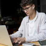 Ecuatorianos pueden postular a 1 000 becas para maestrías virtuales; ¿requisitos?