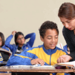 Menos trámites administrativos, más enseñanza: la Estrategia “Tiempo para Ser Docente”, beneficia a 130 mil docentes del país