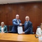 Ambiensa y la Universidad Católica de Santiago de Guayaquil firman convenio para fortalecer la formación profesional y generar empleo juvenil