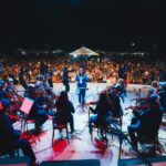 Reguetón Sinfónico Vol. 2 impulsado por la prefecta Marcela Aguiñaga, hizo vibrar a más de 4.000 personas en la Concha Acústica del Parque Samanes