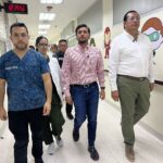 Ministro de Salud Pública recorre hospitales de Guayaquil para verificar atención yabastecimiento