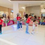 “Siente la Navidad», Pycca inauguró su primera pista de hielo acrílica para vivir la temporada con magia y diversión