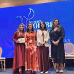 Mercedes Córdova consolida su liderazgo tras nuevo reconocimiento en los Premios Mujeres Colibrí