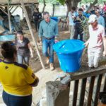 “María Angélica nunca más será un recinto olvidado”: Prefectura del Guayas entrega kits de Agua Segura casa por casa en Salitre