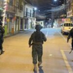 Presidente Noboa firma decreto del toque de queda nocturno para nueve provincias