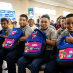 Más de 1.500 estudiantes de la Unidad Educativa Filantrópica reciben kits escolares del programa «Edúcate Guayaquil»