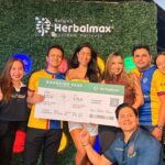 Herbalmax entregó oficialmente los viajes al Mundial a los dos ganadores de la campaña «Tu pase al Mundial»