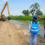 Con la limpieza de 27 kilómetros de ríos y canales en 4 frentes de Jujan, la Prefectura del Guayas previene inundaciones en uno de los cantones más vulnerables ante El Niño