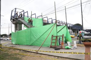 Renovación de pasos peatonales elevados entra en su etapa final con trabajos en la Av. 25 de Julio