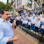 Histórica reunión de arte y cultura en la «Serenata a Guayaquil» de la Prefectura del Guayas congregó por primera vez a más de 300 jóvenes en homenaje a la ciudad