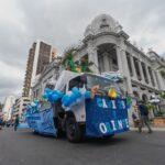 Desfile «Guayaquil, Historia Viva» reunió a bandas de paz y carros alegóricos por Fiestas Julianas