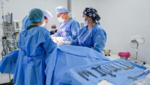 Presidente Daniel Noboa fortalece la capacidad quirúrgica del Hospital del Sur de Quito con una inversión de USD 446 mil