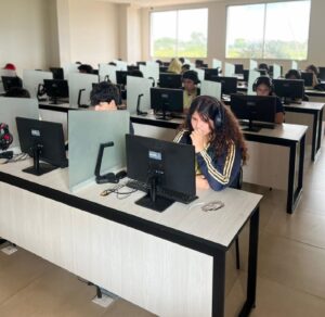 Jóvenes ecuatorianos representan al país en las Olimpiada Internacional de Informática y de Inteligencia Artificial 2026