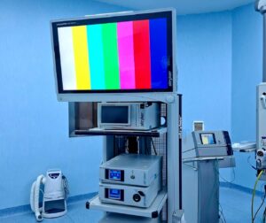 El Gobierno de Daniel Noboa amplía la atención quirúrgica del IESS Los Ceibos con tecnología que incrementa en un 60 % las cirugías laparoscópicas