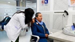 Más de 1.000 millones de jóvenes están en riesgo de perder la audición y Ecuador impulsa jornadas gratuitas de prevención