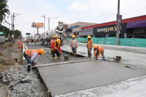 Inicia pavimentación de la avenida Rodolfo Baquerizo Nazur como parte de la Renovación Urbana