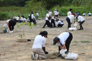 120 árboles nativos se suman a las áreas verdes de Guayaquil