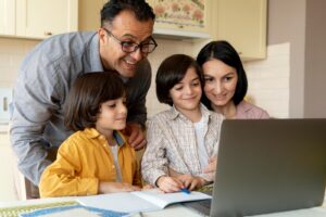 Invertir en educación también significa protegerla: cómo aprovechar el décimo para fortalecer el futuro de las familias ecuatorianas