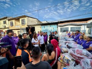 Gobierno Nacional entrega kits con ayuda humanitaria y atiende integralmente a familias afectadas por explosión de gas en Guayaquil
