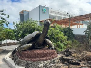 Las primeras carreras de la UCE en las Galápagos serán de Biología Marina y Turismo