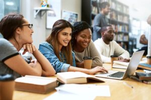 Día del Bilingüismo: ¿cuándo es el mejor momento para aprender un segundo idioma?
