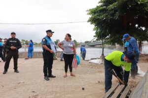 Intervención integral recupera espacio público y retira 100 sacos de desechos en Las Malvinas