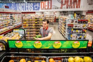Super Akí Uzcategui abrió sus puertas
