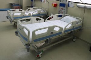Gobierno Nacional renueva camas de cuidados intensivos en el Hospital José Carrasco Arteaga