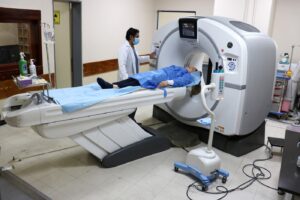 Tomógrafo 100 % operativo fortalece el servicio de diagnóstico por imagen del Hospital José Carrasco Arteaga gracias a la gestión del Gobierno Nacional