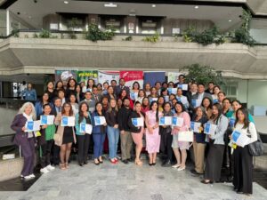 WEF Ecuador entregará 20 becas internacionales para fortalecer el liderazgo, la gestión de proyectos y las habilidades profesionales