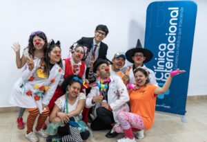 Cerca de 120 jornadas marcan el primer año de Sonrisas que Sanan, el programa de clowns hospitalarios de Clínica Internacional