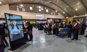 Bachilleres enfrentan la elección de carrera entre dudas sobre oferta, ingreso y oportunidades laborales