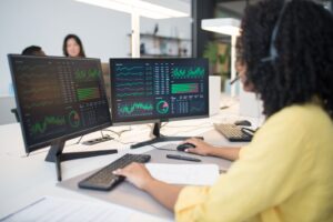 La era de la IA: Cinco preguntas que toda empresa debe hacerse antes de crear un nuevo cargo