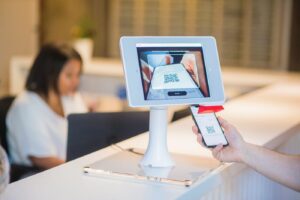 ¿Qué tan tecnológico debe ser un hotel? El equilibrio entre autonomía y atención humana