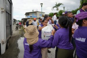 Gobierno Nacional entrega más de 400 kits de asistencia a familias afectadas por las lluvias en Guayas