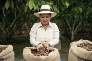 Plan Cacao de Nestlé Ecuador fortalece el liderazgo de las mujeres en el campo