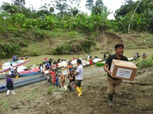 Gobierno de Daniel Noboa lleva alimentos, abrigo y asistencia a familias afectadas por las lluvias en nueve provincias