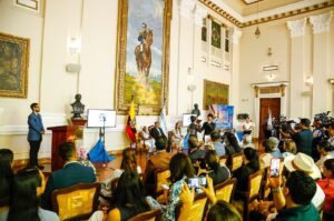 Guayaquil celebró sus 206 años de Independencia con Condecoraciones al Mérito y premios a sus Reyes del Sabor
