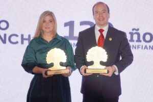 Banco Pichincha galardona al Grupo empresarial Ambiensa por su liderazgo femenino y su compromiso con el desarrollo sostenible en la Sexta Edición de los Premios BIO 2026