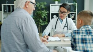 8 de cada 10 afiliados estudiados reportan gastos mensuales en salud de hasta 50 USD