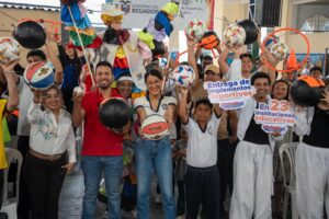 El Gobierno Nacional fortalece el deporte con la entrega de 900 kits para más de 22 mil estudiantes de Guayaquil, Durán y Samborondón