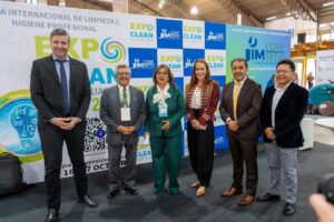 EXPO CLEAN Ecuador 2026 marca un hito para la industria con más de 4.000 visitantes, seis países y 201 participantes en su hackathon