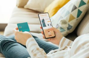 El método “compra ahora y paga después”. ¿Ayuda o trampa financiera?